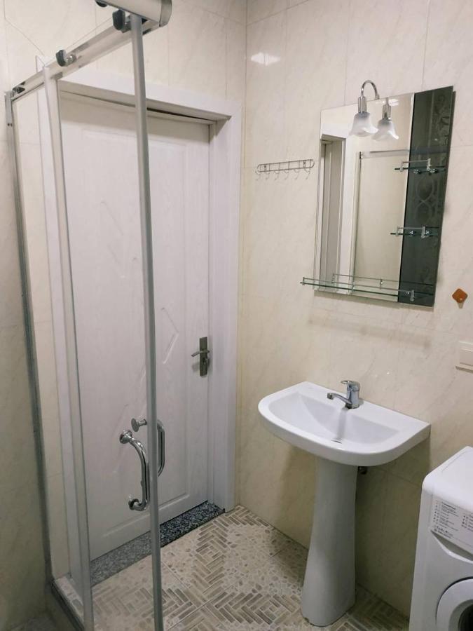 Бежевые Апартаменты Батуми Екстериор снимка